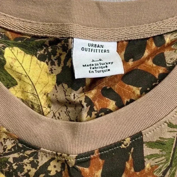 BNWOT urban outfitters  men’s Large Camouflage Fall Floral Brown - Picture 3 of 4